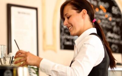 Las mujeres cobran un 20% menos que los hombres en la hostelería