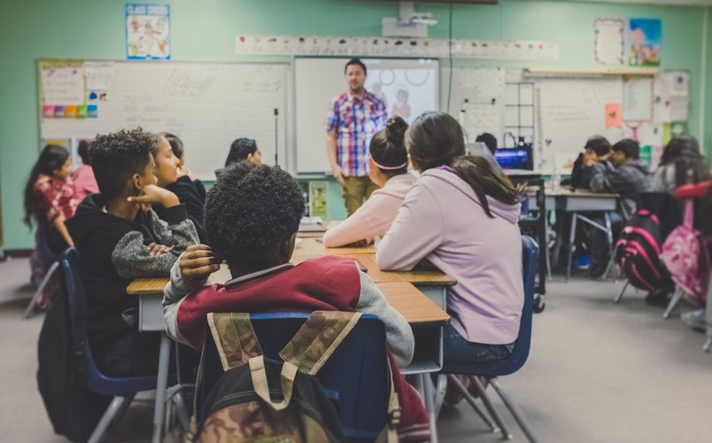El pin parental en la educación, qué es y qué dice la ley al respecto