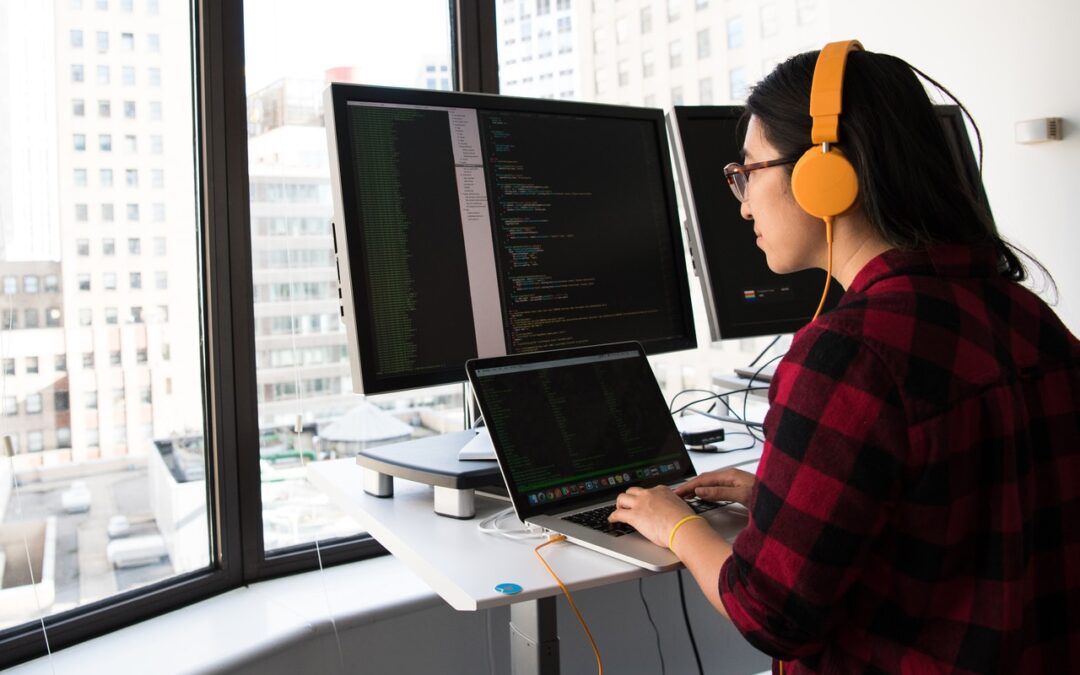 Frente al sesgo tecnológico, más mujeres programadoras